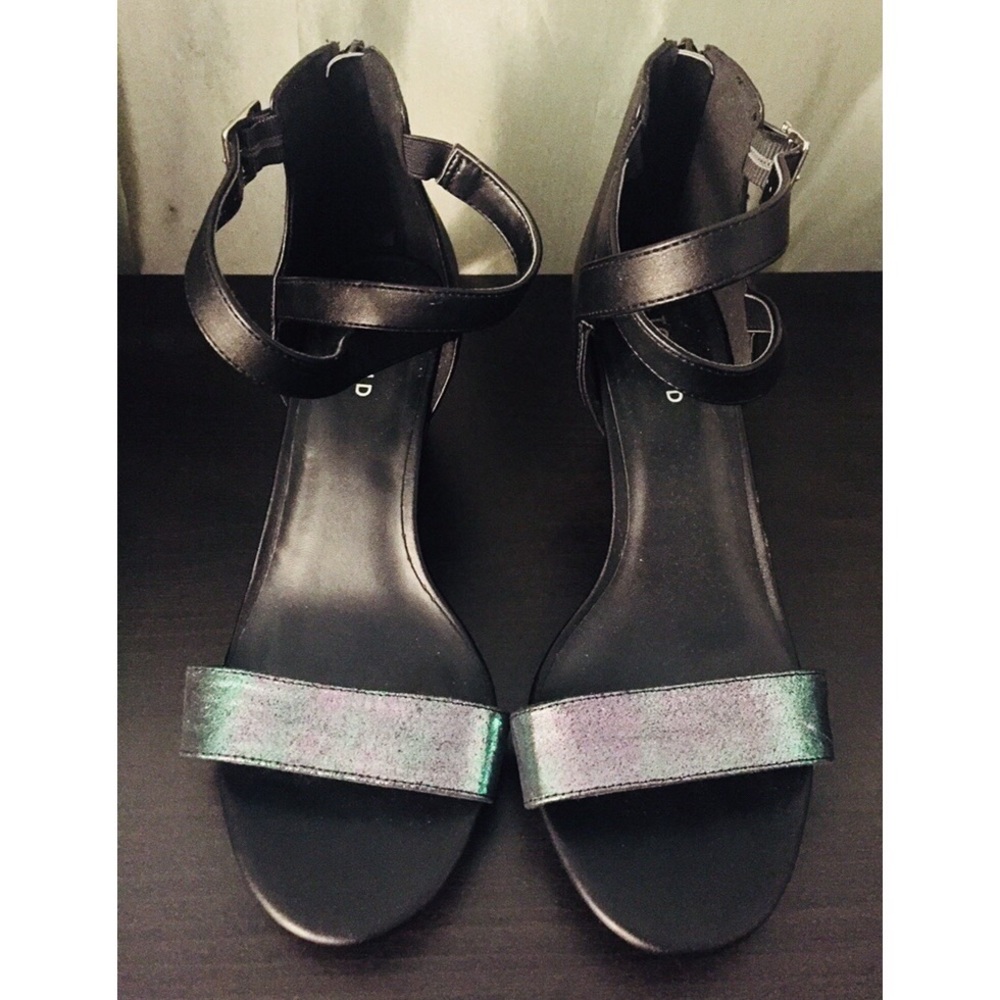 🌈Crisscross Metallic Mini Wedges🌈